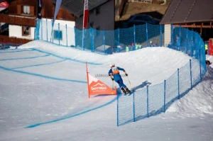 Štandardná veľkosť pre skupinu m 15 x v 1,30 m ochranná sieť - typ BC-130 - pletenec Ø ​​3,5 mm - oká 5x5 (návrh F.I.S.) - ručná úprava - farba červená alebo modrá