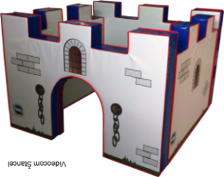 Hrad Top/ s dvojitým vchodom zdobený